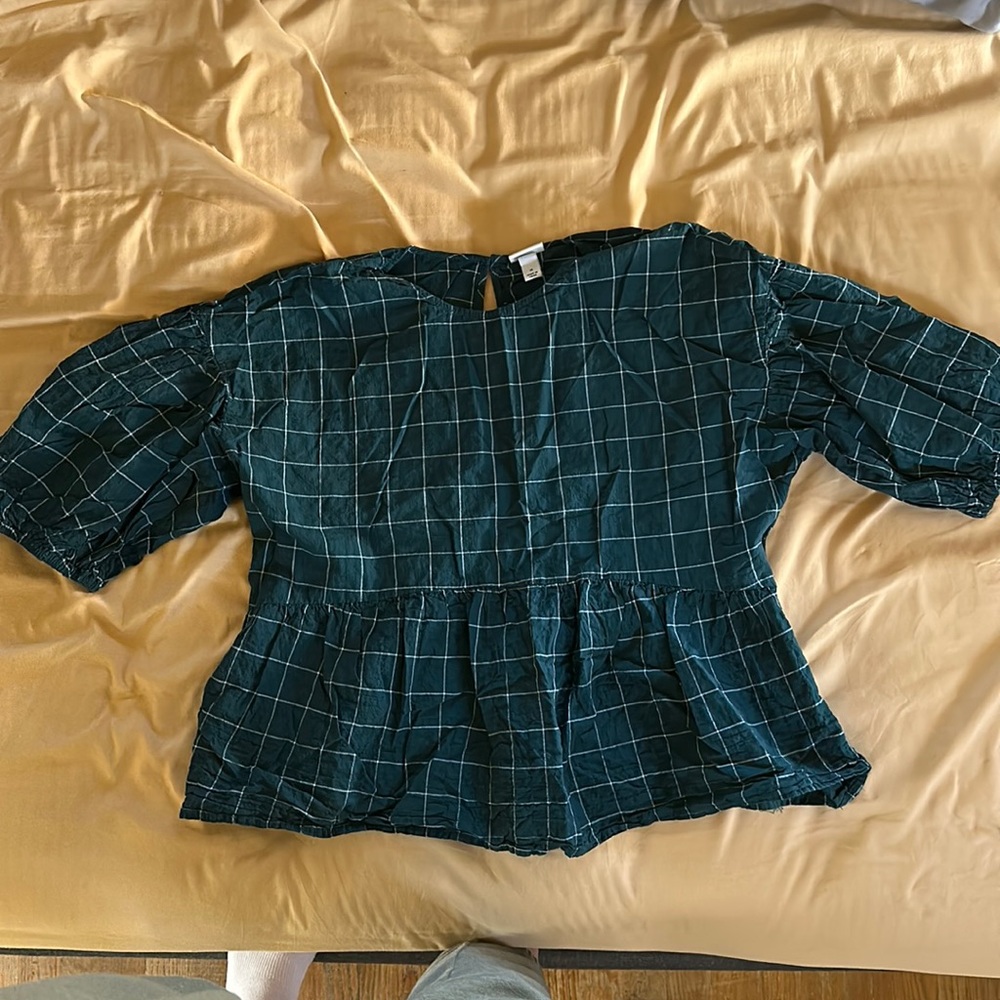 Puffy leaved top with a flare